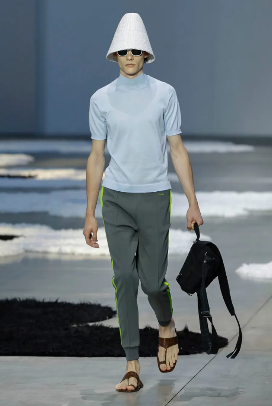 Prada SS26 Menswear: Phong Cách Thư Giãn Và Quyến Rũ Cho Hè 2026