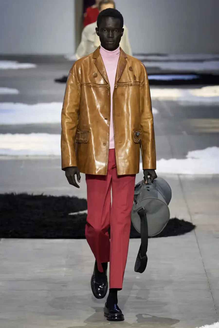 Prada SS26 Menswear: Phong Cách Thư Giãn Và Quyến Rũ Cho Hè 2026