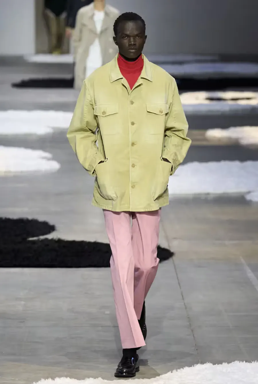 Prada SS26 Menswear: Phong Cách Thư Giãn Và Quyến Rũ Cho Hè 2026