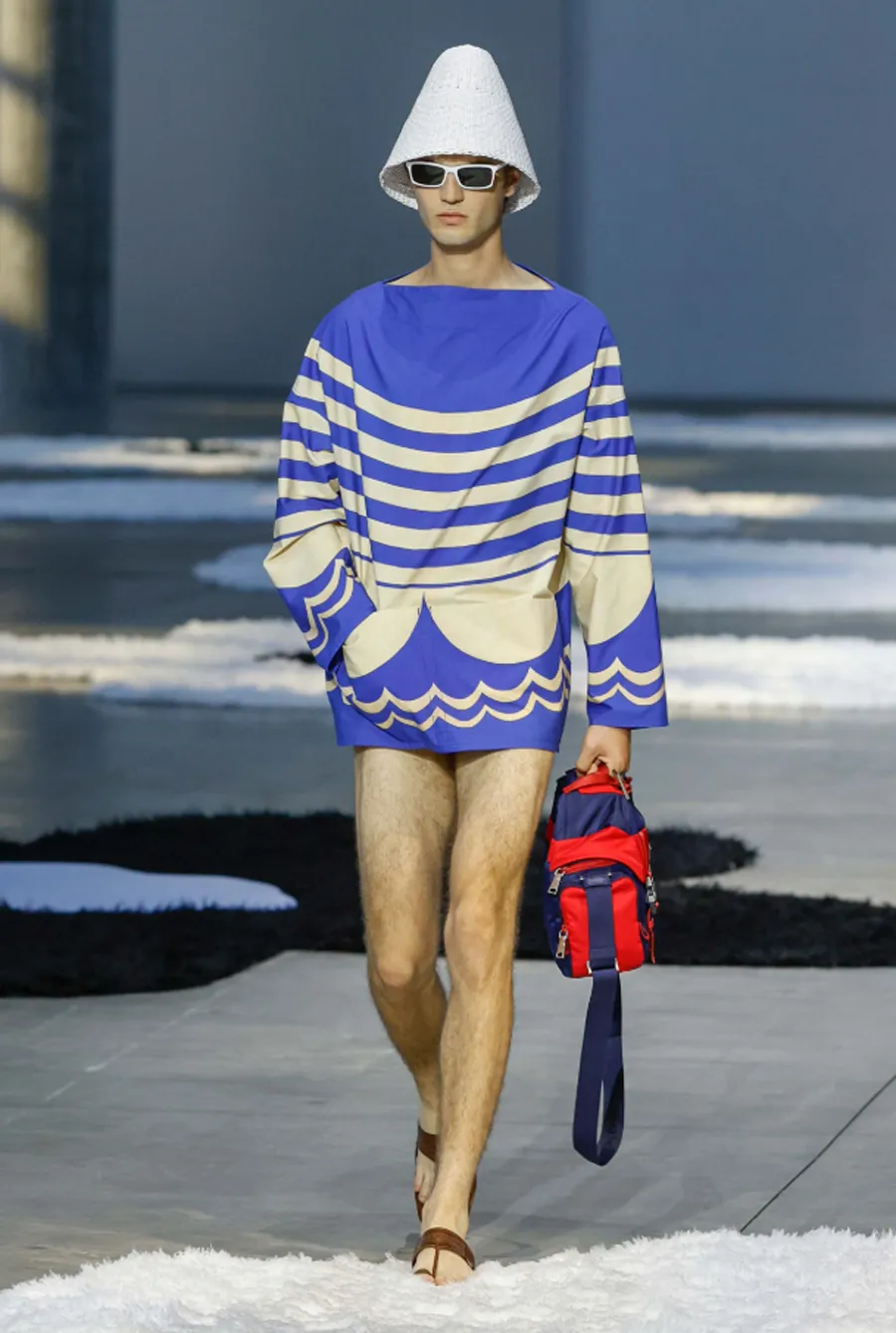 Prada SS26 Menswear: Phong Cách Thư Giãn Và Quyến Rũ Cho Hè 2026