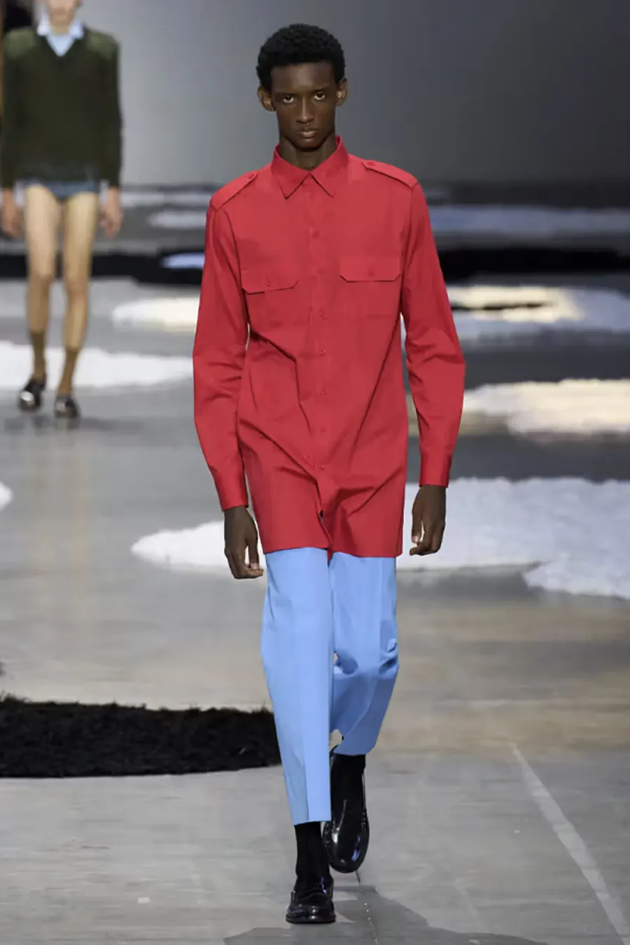 Prada SS26 Menswear: Phong Cách Thư Giãn Và Quyến Rũ Cho Hè 2026