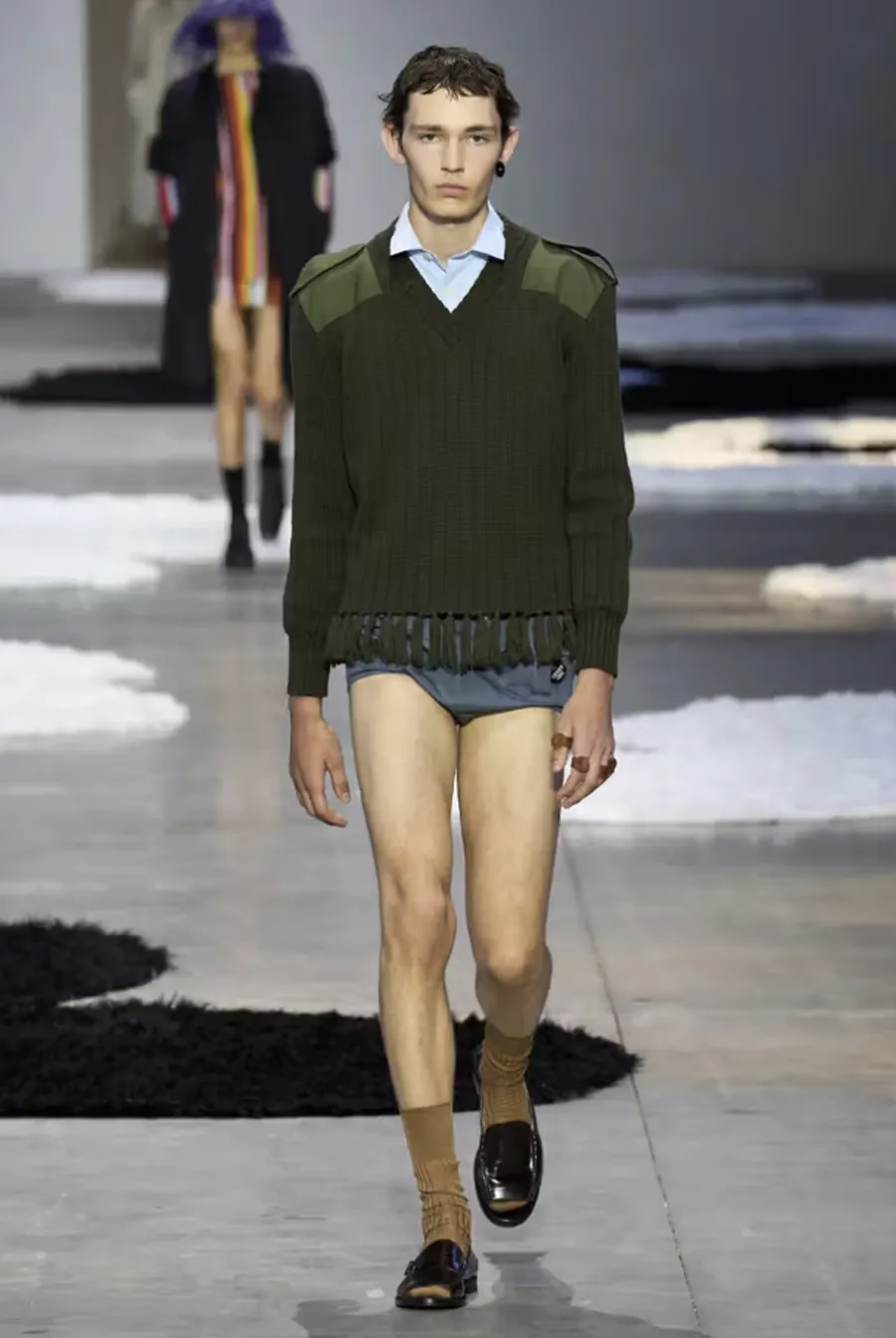 Prada SS26 Menswear: Phong Cách Thư Giãn Và Quyến Rũ Cho Hè 2026