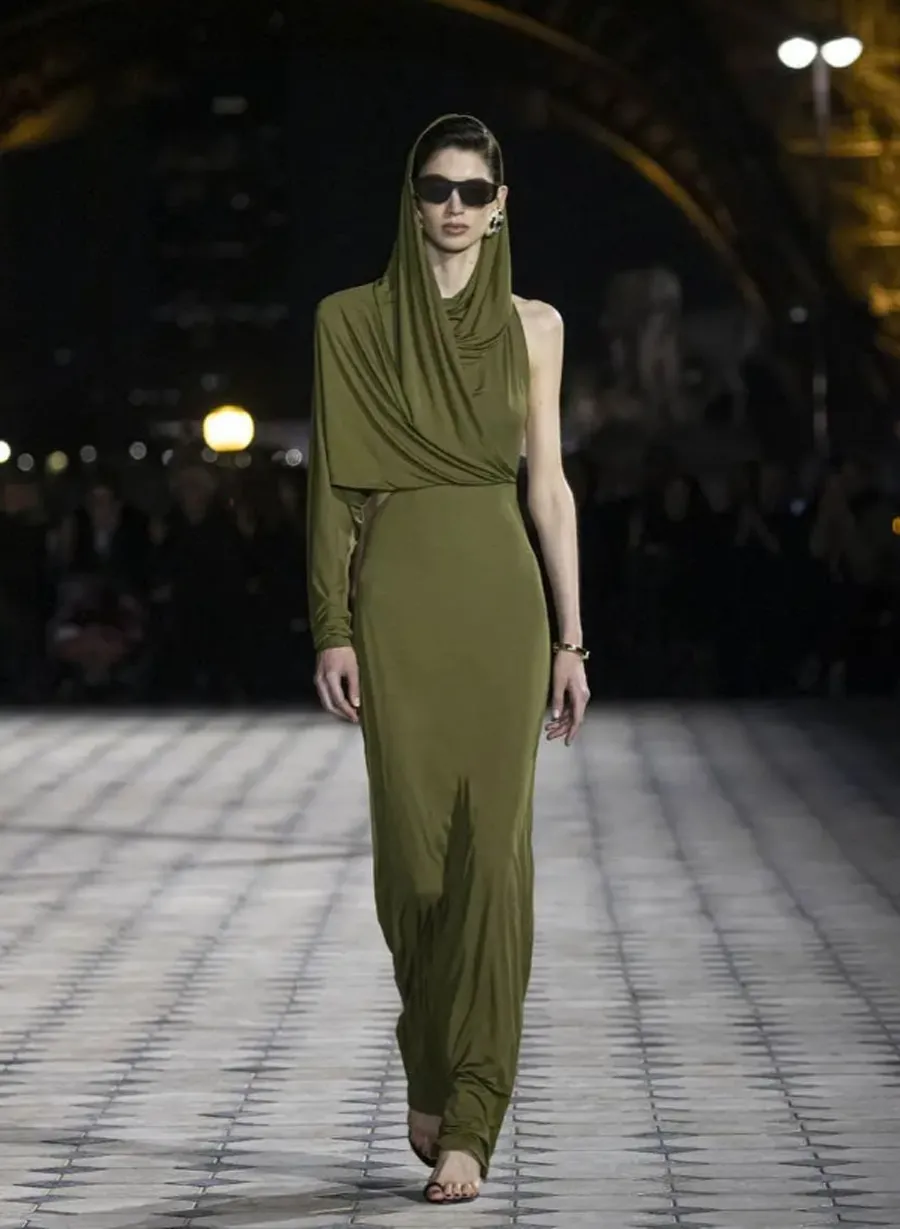 Saint Laurent SS26: Thi Ca Thị Giác Với Vẻ Đẹp Thanh Lịch Mùa Hè