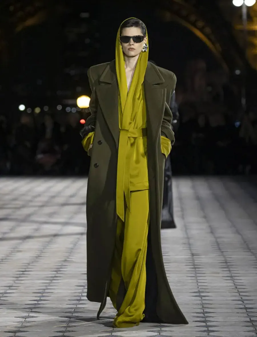Saint Laurent SS26: Thi Ca Thị Giác Với Vẻ Đẹp Thanh Lịch Mùa Hè