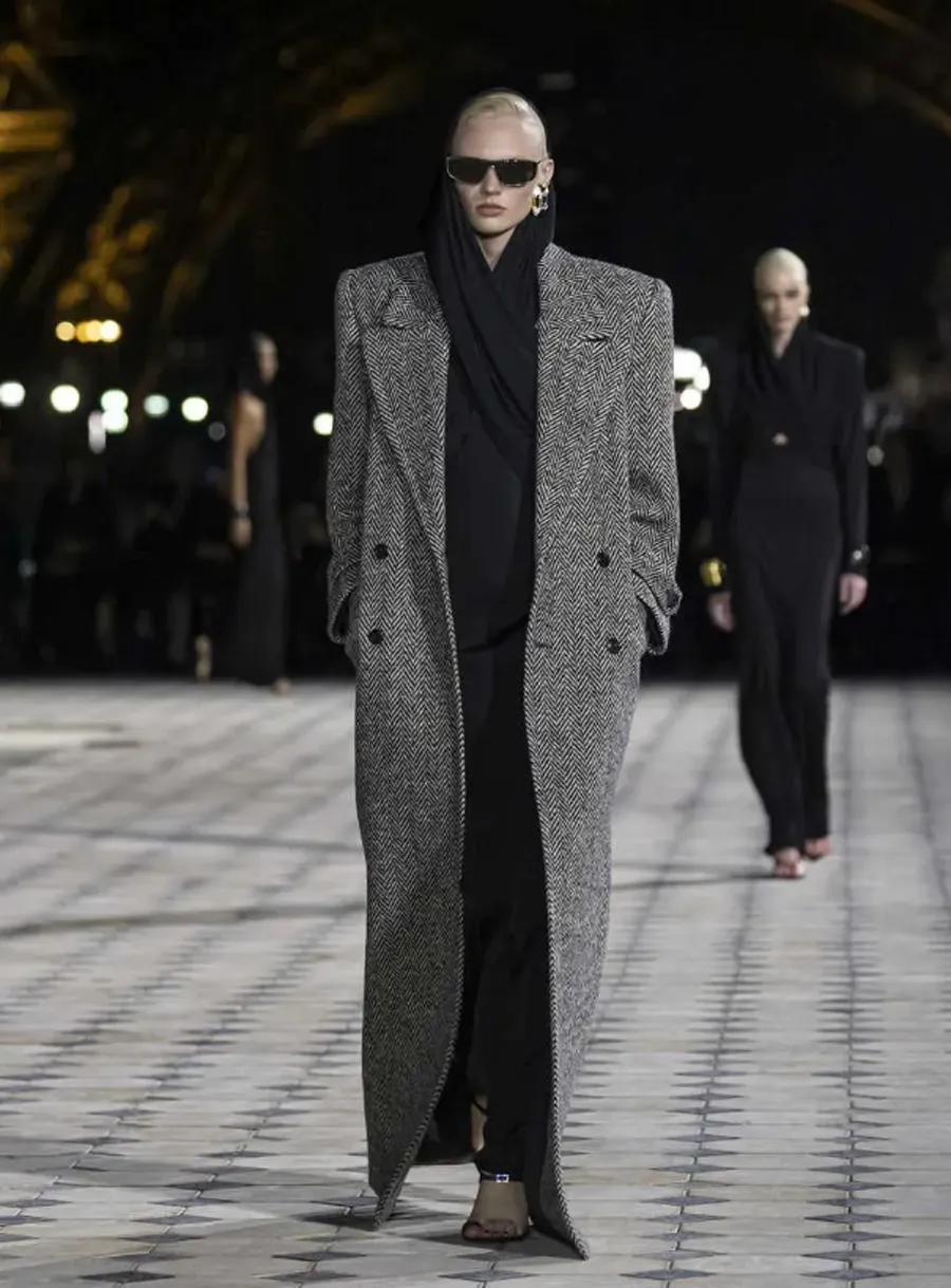 Saint Laurent SS26: Thi Ca Thị Giác Với Vẻ Đẹp Thanh Lịch Mùa Hè