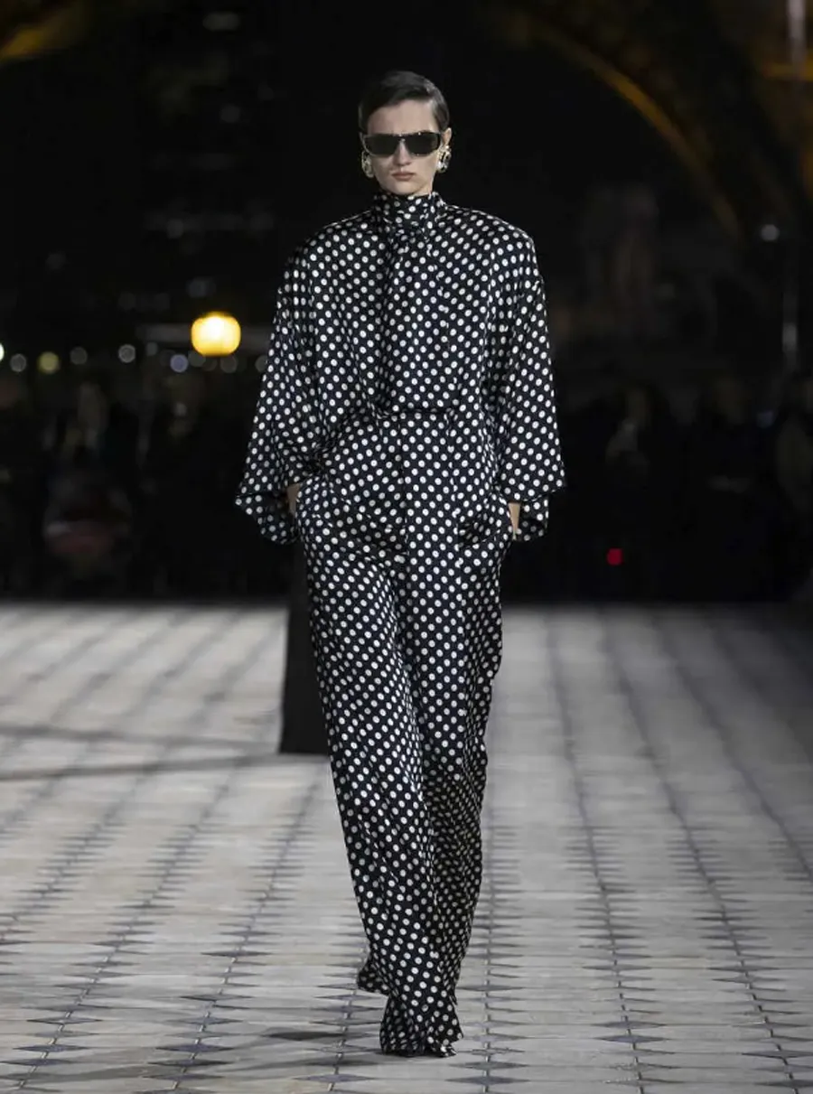 Saint Laurent SS26: Thi Ca Thị Giác Với Vẻ Đẹp Thanh Lịch Mùa Hè
