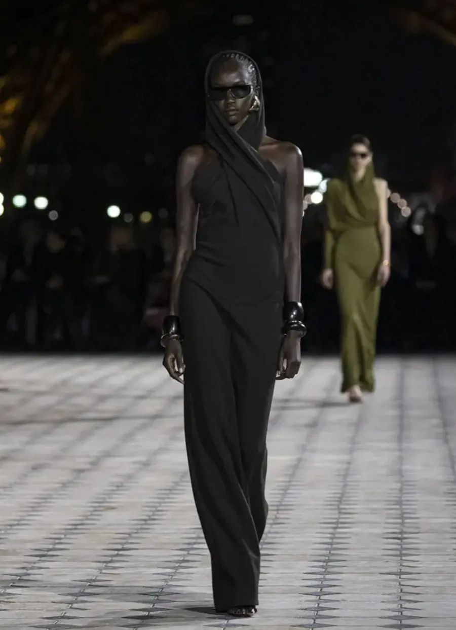 Saint Laurent SS26: Thi Ca Thị Giác Với Vẻ Đẹp Thanh Lịch Mùa Hè