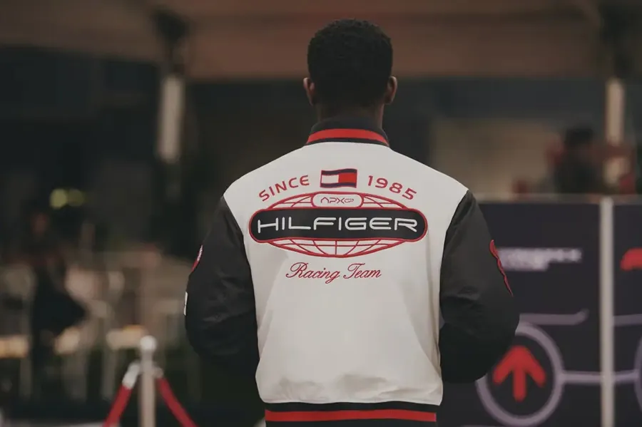 Tommy Hilfiger và cuộc hội ngộ bùng nổ giữa thời trang, điện ảnh và tốc độ