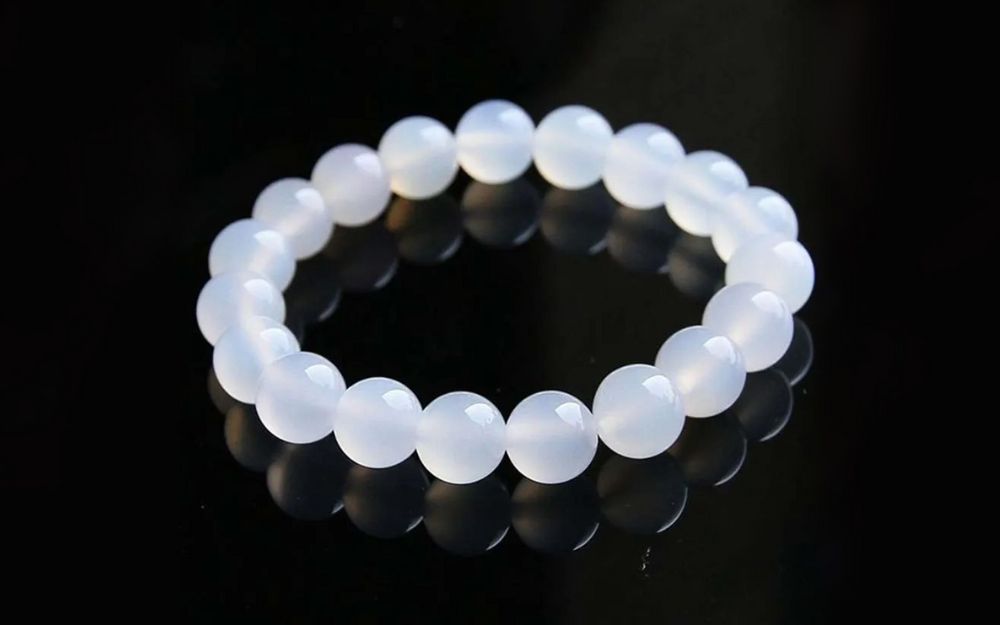 1982 Mệnh Gì Hợp Màu Gì? Gợi Ý Các Mẫu Trang Sức Thu Hút May Mắn - 9