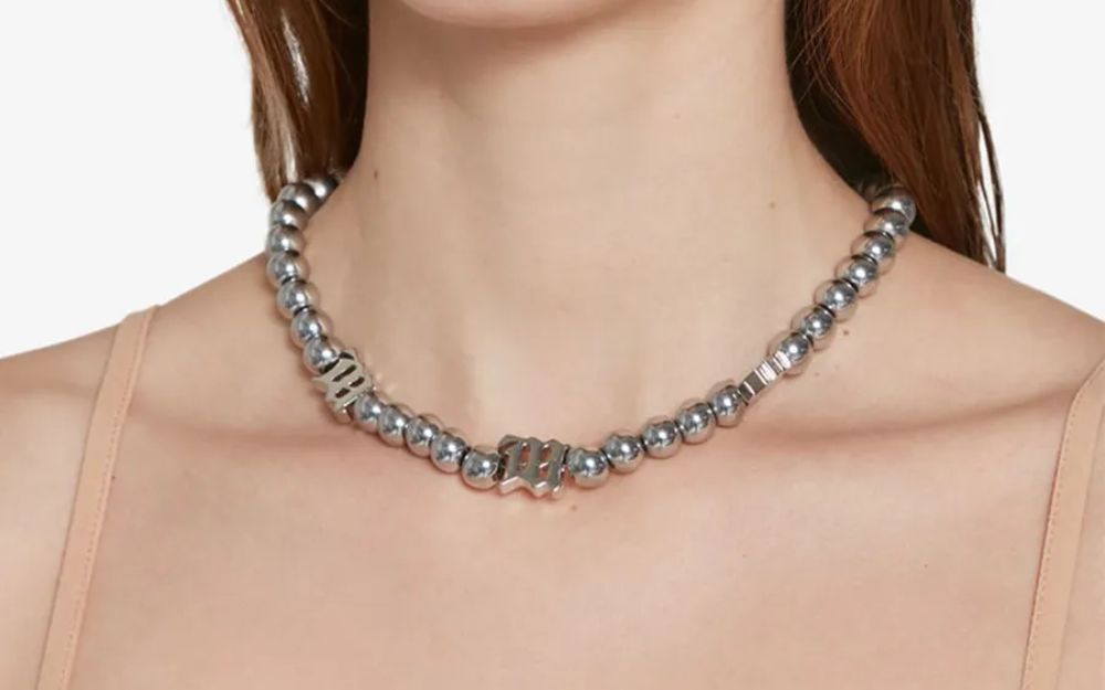 1982 Mệnh Gì Hợp Màu Gì? Gợi Ý Các Mẫu Trang Sức Thu Hút May Mắn - 11