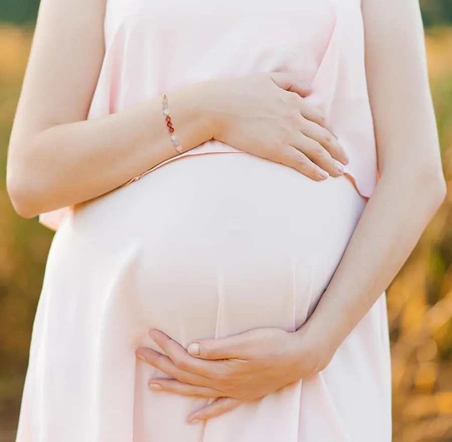 Bà Bầu Có Nên Đeo Đá Phong Thủy? Tìm Hiểu Lợi Ích Và Lưu Ý