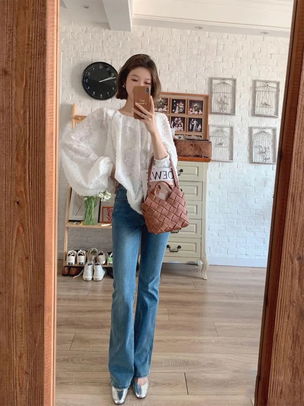 Bootcut Jeans Là Gì? 10 Cách Phối Đồ Thời Thượng