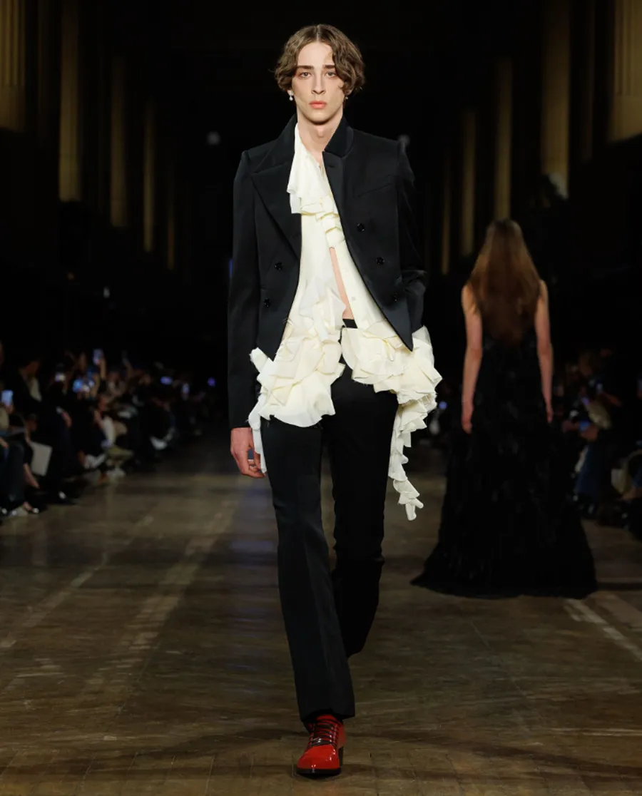 BST Alexander McQueen Thu - Đông 2025: Phong cách Gothic hiện đại dưới bàn tay Seán McGirr - 19
