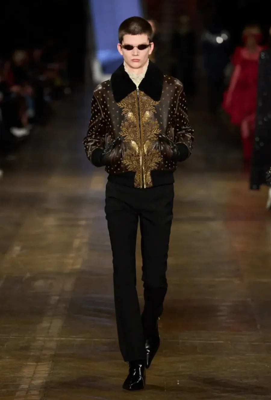BST Alexander McQueen Thu - Đông 2025: Phong cách Gothic hiện đại dưới bàn tay Seán McGirr - 32
