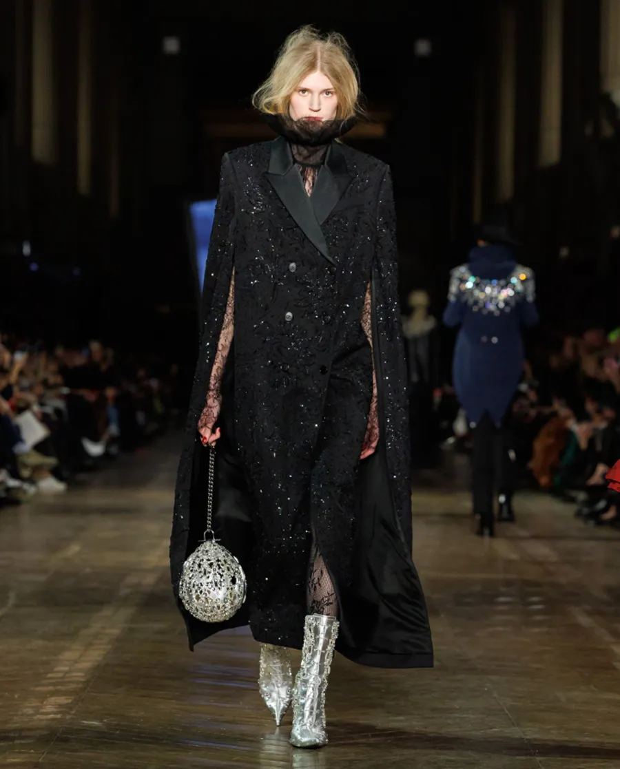 BST Alexander McQueen Thu - Đông 2025: Phong cách Gothic hiện đại dưới bàn tay Seán McGirr - 34