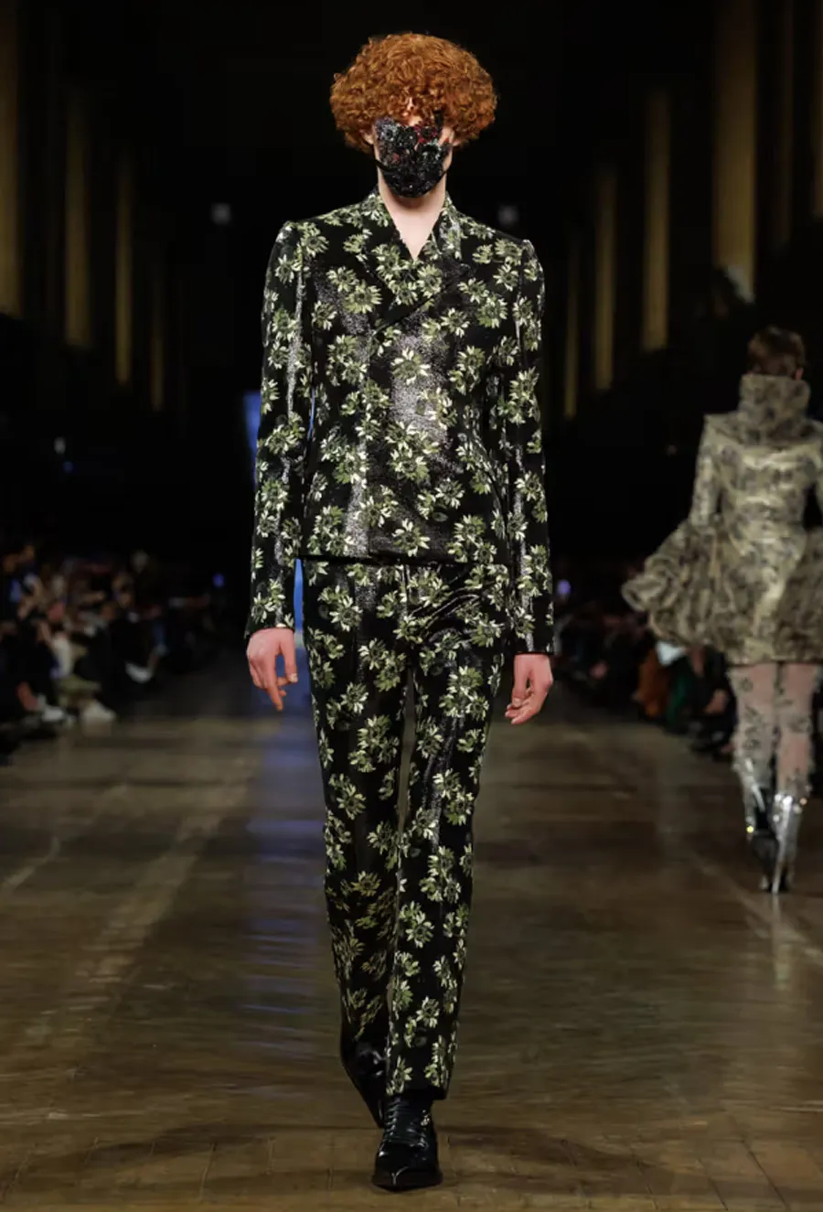 BST Alexander McQueen Thu - Đông 2025: Phong cách Gothic hiện đại dưới bàn tay Seán McGirr - 35