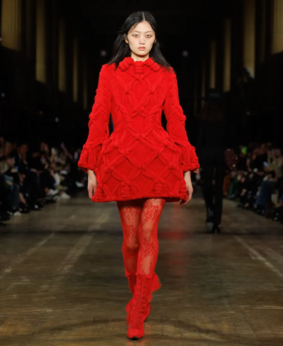 BST Alexander McQueen Thu - Đông 2025: Phong cách Gothic hiện đại dưới bàn tay Seán McGirr - 6