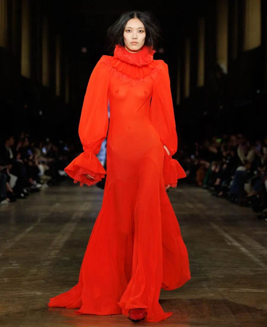 BST Alexander McQueen Thu - Đông 2025: Phong cách Gothic hiện đại dưới bàn tay Seán McGirr - 8