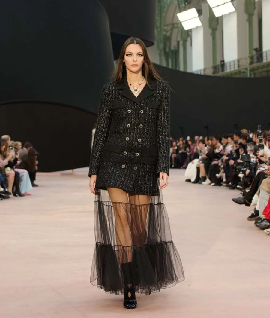 BST Chanel Thu/Đông 2025: Hành Trình Cuối Trước Thềm Kỷ Nguyên Mới - 1