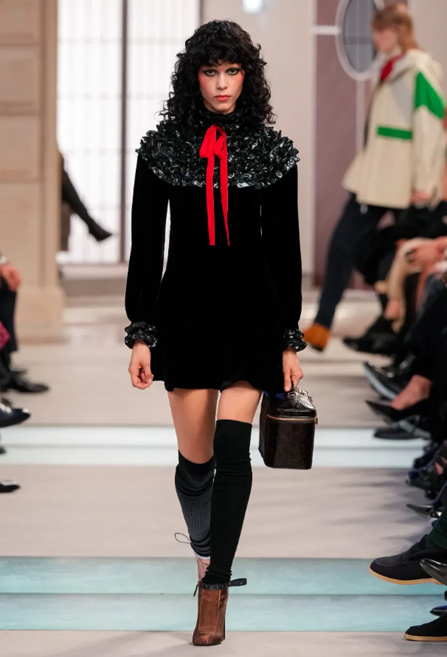 Louis Vuitton Thu-Đông 2025: Chuyến tàu cảm xúc tại ga L’Étoile du Nord - 12