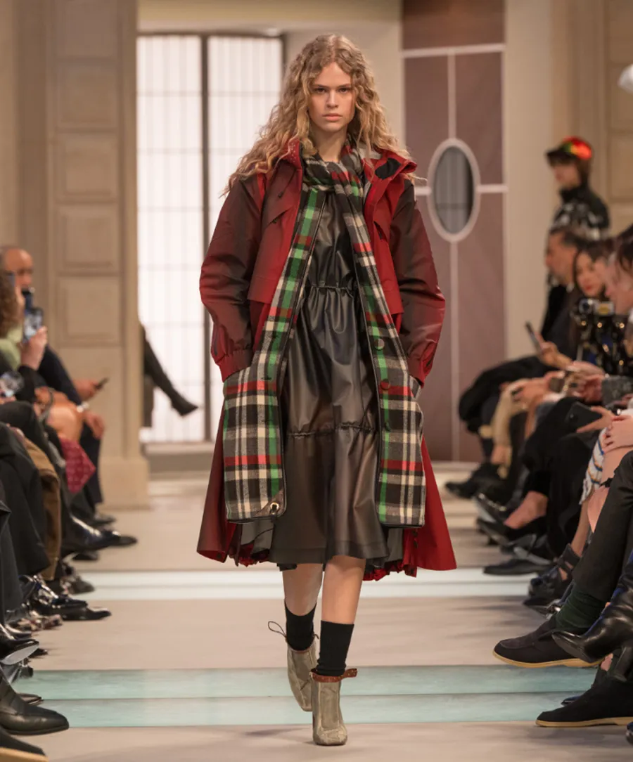 Louis Vuitton Thu-Đông 2025: Chuyến tàu cảm xúc tại ga L’Étoile du Nord - 14