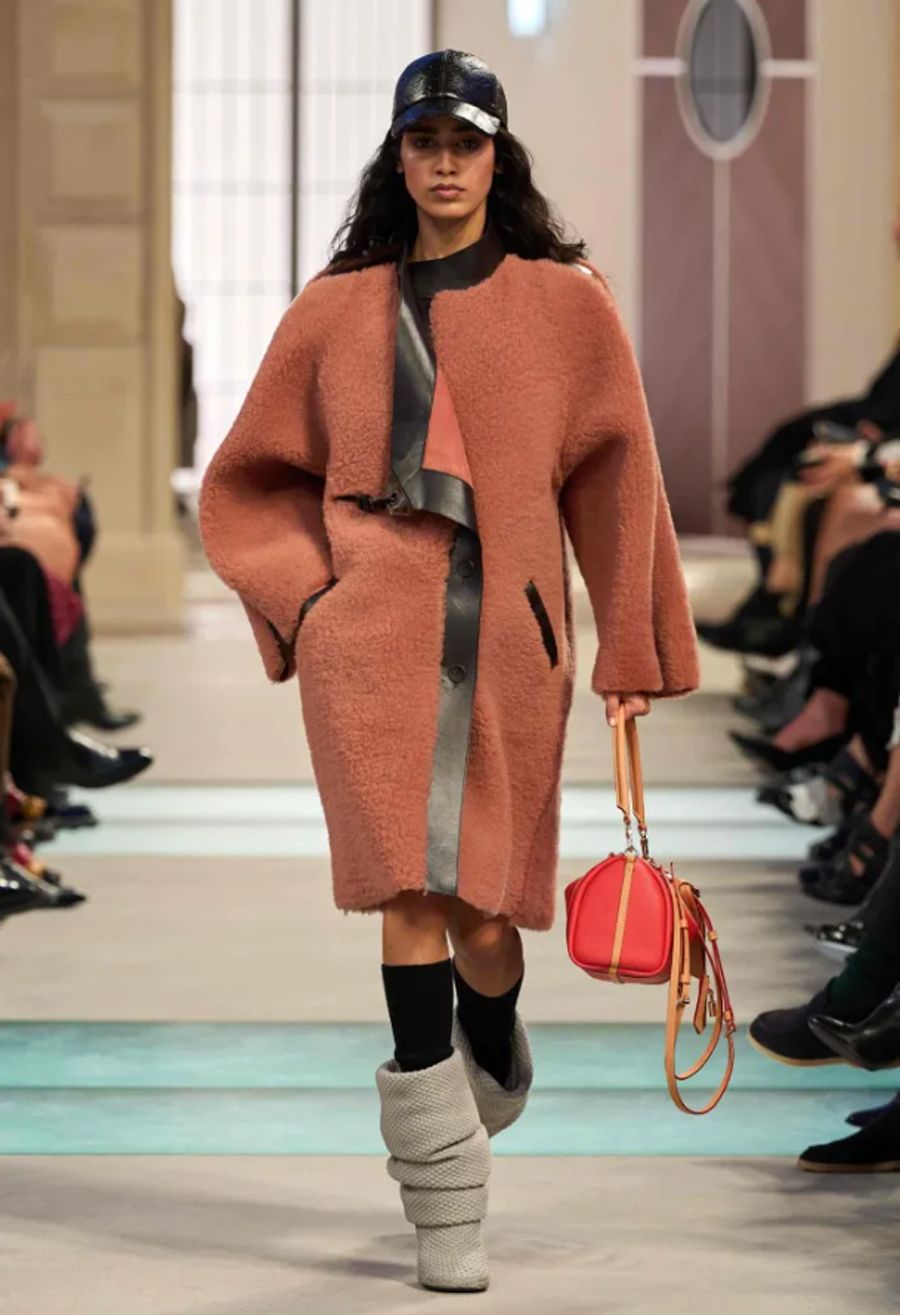 Louis Vuitton Thu-Đông 2025: Chuyến tàu cảm xúc tại ga L’Étoile du Nord - 17