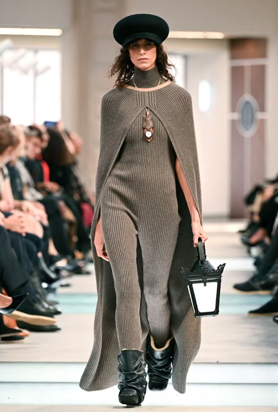 Louis Vuitton Thu-Đông 2025: Chuyến tàu cảm xúc tại ga L’Étoile du Nord - 19