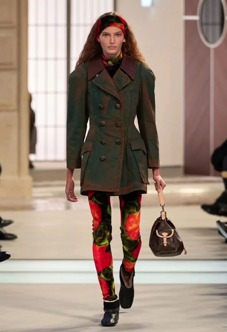 Louis Vuitton Thu-Đông 2025: Chuyến tàu cảm xúc tại ga L’Étoile du Nord - 21