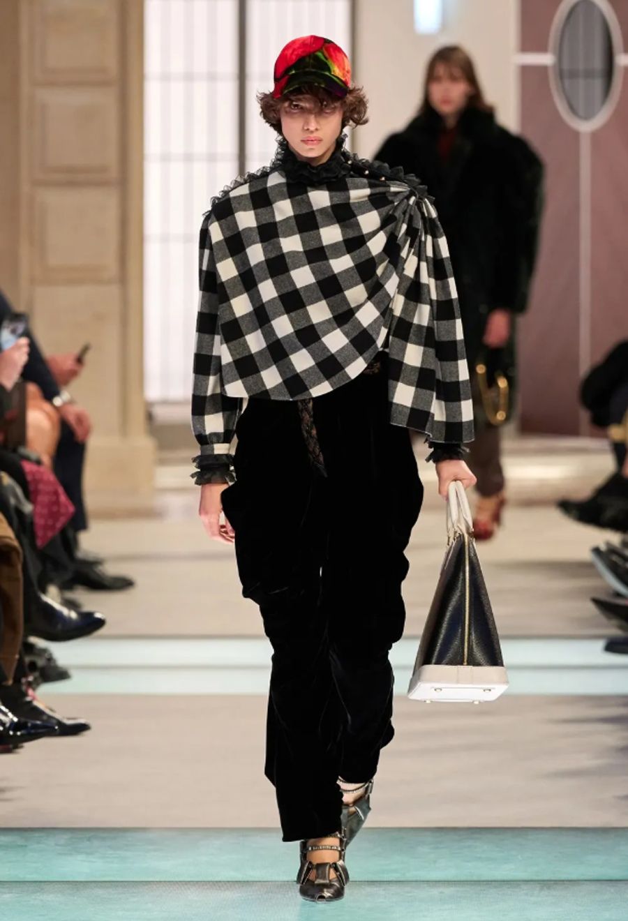 Louis Vuitton Thu-Đông 2025: Chuyến tàu cảm xúc tại ga L’Étoile du Nord - 23