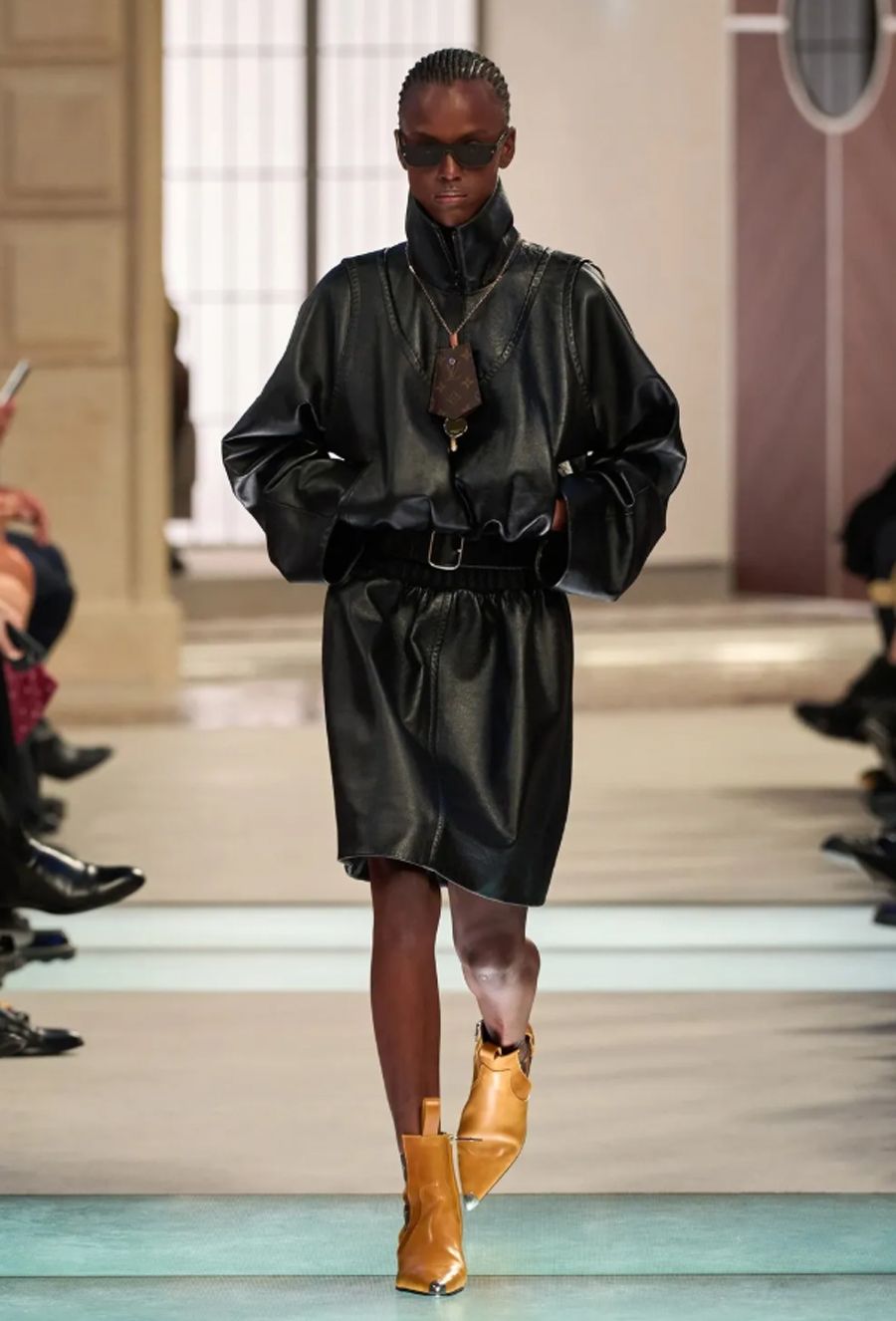 Louis Vuitton Thu-Đông 2025: Chuyến tàu cảm xúc tại ga L’Étoile du Nord - 29