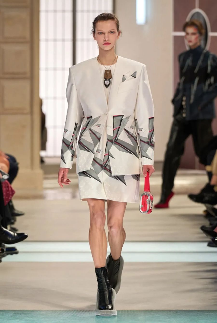 Louis Vuitton Thu-Đông 2025: Chuyến tàu cảm xúc tại ga L’Étoile du Nord - 30