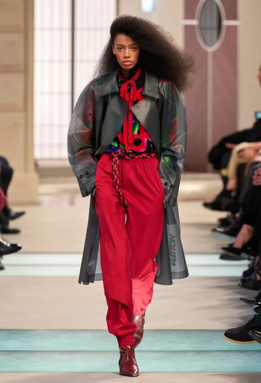 Louis Vuitton Thu-Đông 2025: Chuyến tàu cảm xúc tại ga L’Étoile du Nord - 33