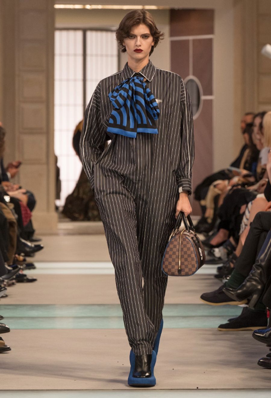 Louis Vuitton Thu-Đông 2025: Chuyến tàu cảm xúc tại ga L’Étoile du Nord - 34