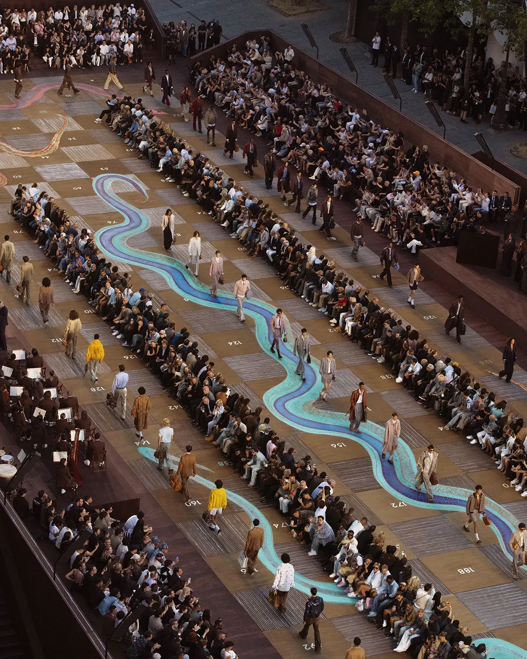 Nhìn Ngắm BST Louis Vuitton Xuân Hè Nam 2026: 