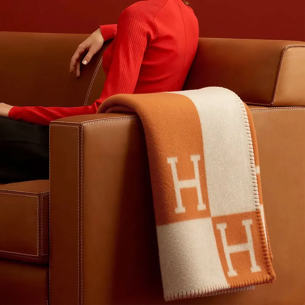 5 Cách Phân Biệt Chăn Hermès Thật Giả Mà Bạn Nên Lưu Ngay!