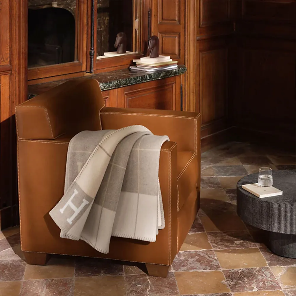 5 Cách Phân Biệt Chăn Hermès Thật Giả Mà Bạn Nên Lưu Ngay!