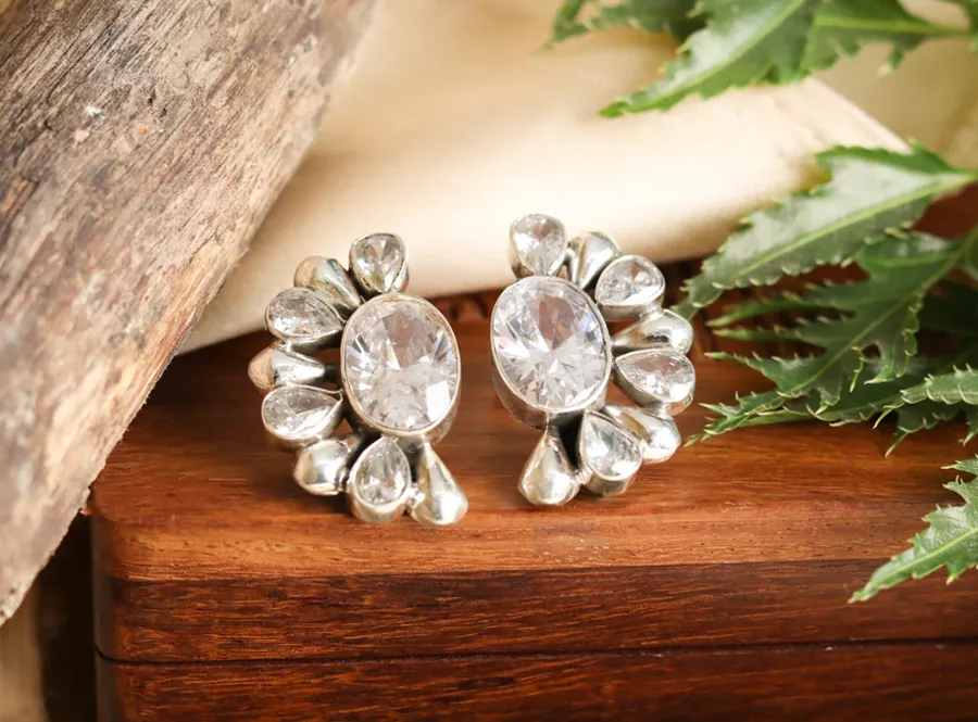 Zircon là đá gì? Cách phân biệt, ứng dụng và ý nghĩa phong thủy