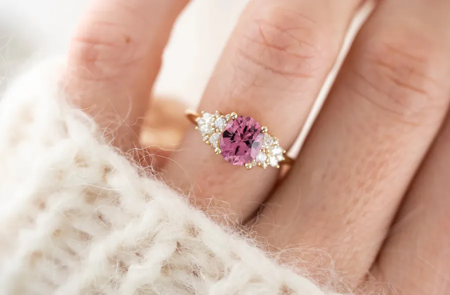 Zircon là đá gì? Cách phân biệt, ứng dụng và ý nghĩa phong thủy