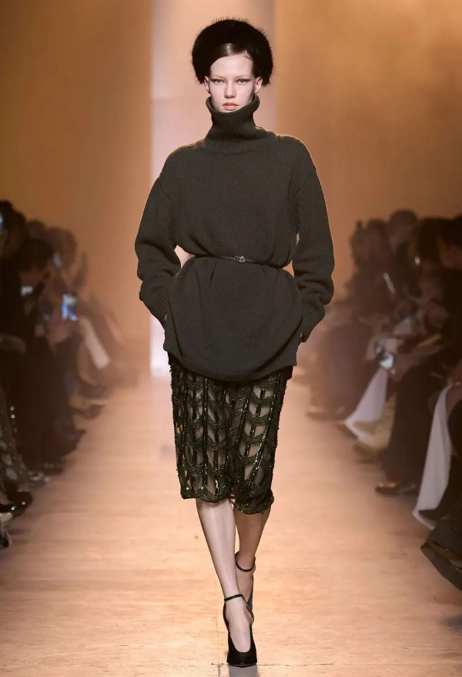 Elie Saab Couture Thu Đông 2025: Vẻ Đẹp Lãng Mạn Qua Những Thiết Kế Tinh Tế