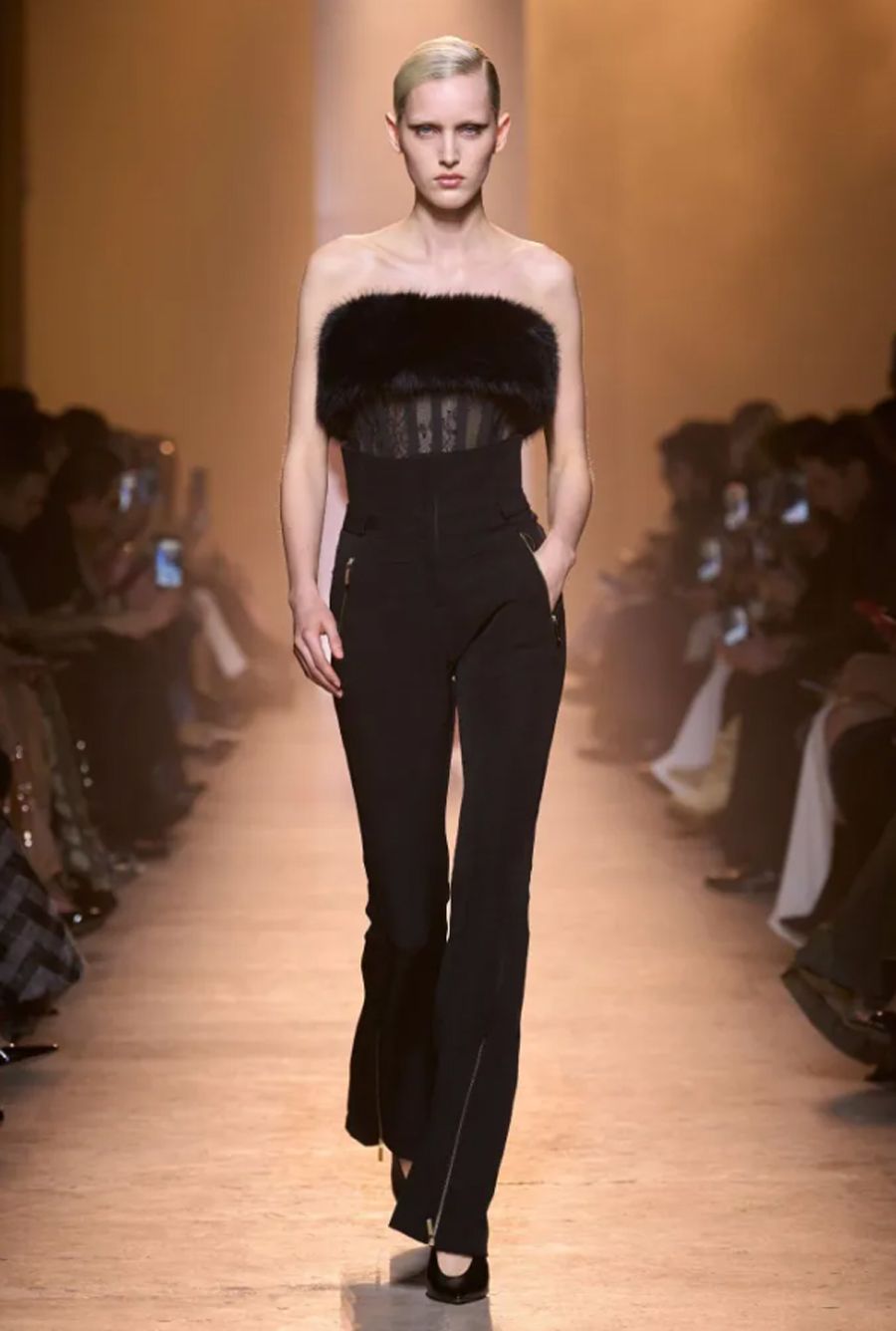 Elie Saab Couture Thu Đông 2025: Vẻ Đẹp Lãng Mạn Qua Những Thiết Kế Tinh Tế