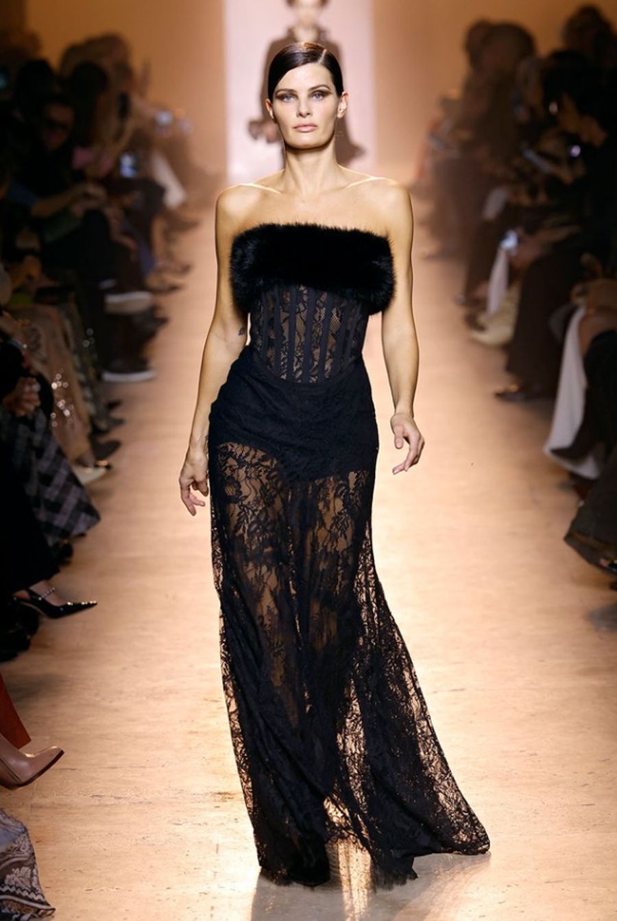 Elie Saab Couture Thu Đông 2025: Vẻ Đẹp Lãng Mạn Qua Những Thiết Kế Tinh Tế