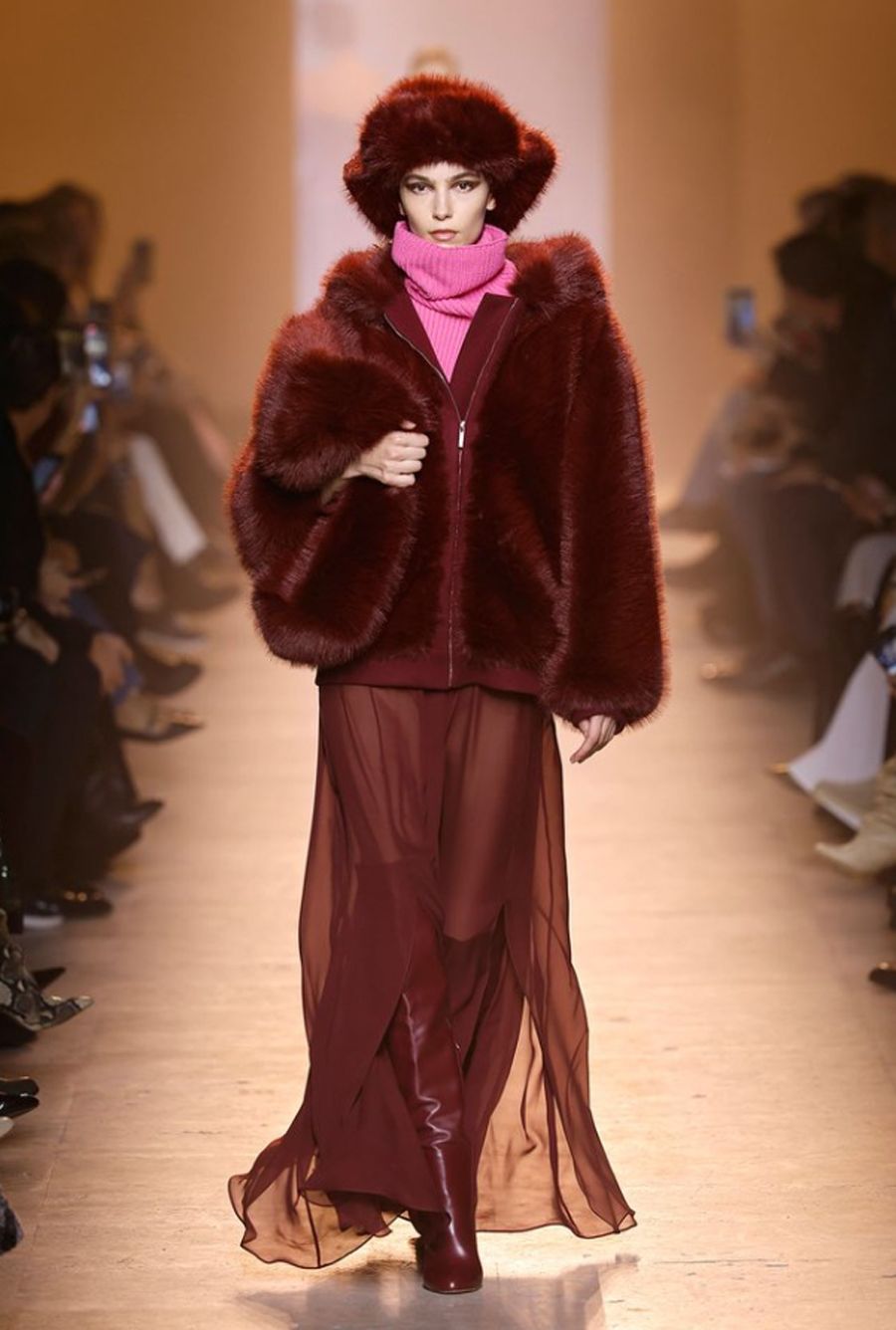 Elie Saab Couture Thu Đông 2025: Vẻ Đẹp Lãng Mạn Qua Những Thiết Kế Tinh Tế