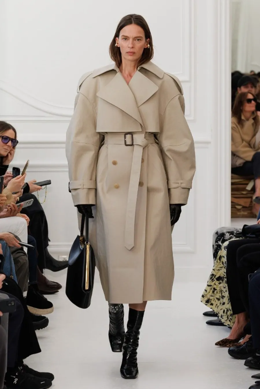 BST Givenchy Thu Đông 2025: Khởi đầu mới dưới bàn tay Sarah Burton - 14