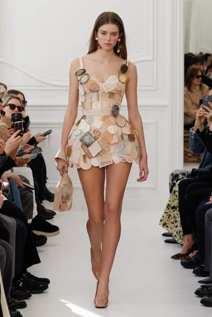 BST Givenchy Thu Đông 2025: Khởi đầu mới dưới bàn tay Sarah Burton - 18