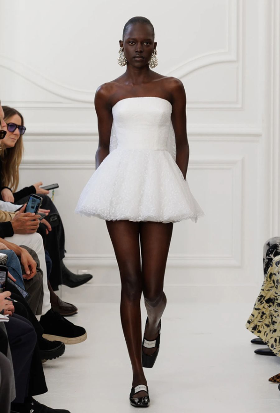 BST Givenchy Thu Đông 2025: Khởi đầu mới dưới bàn tay Sarah Burton - 28