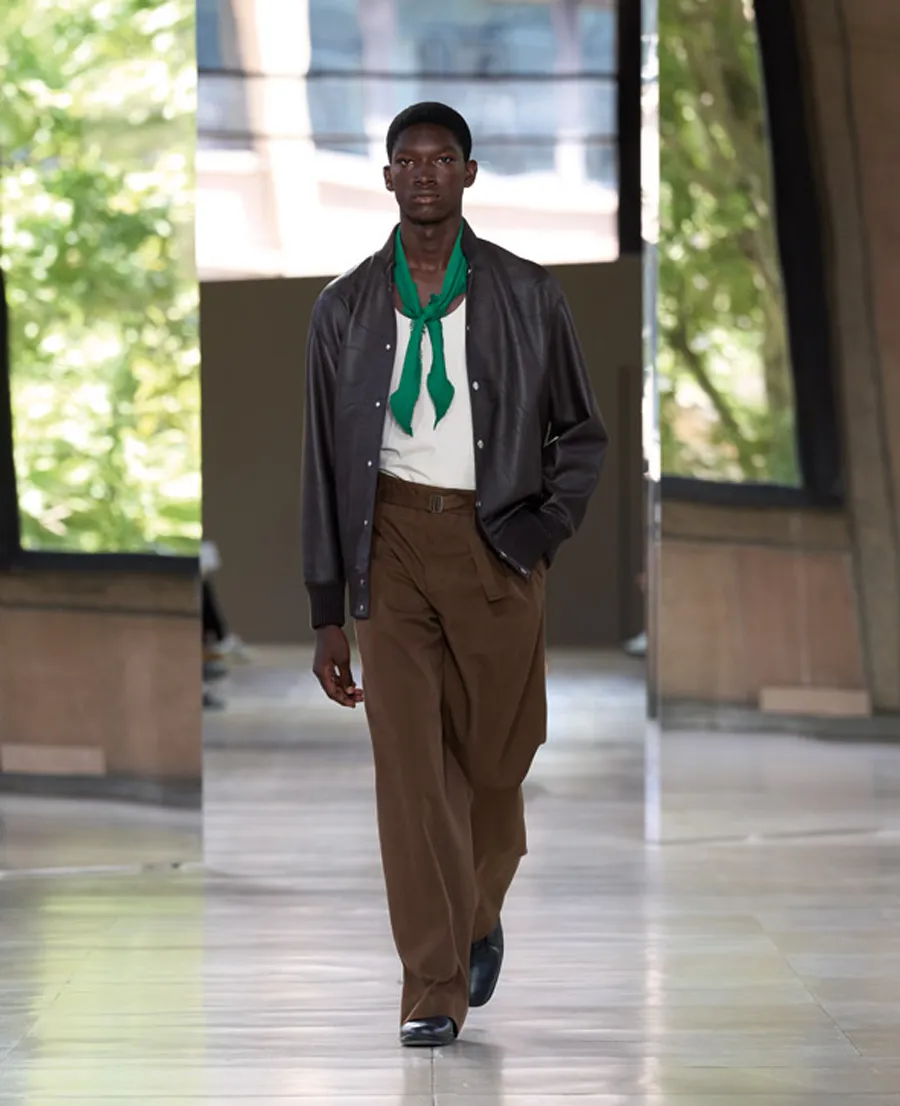 Hermès Menswear Xuân/Hè 2026: Khi sự lặng thầm lên tiếng giữa kinh đô thời trang