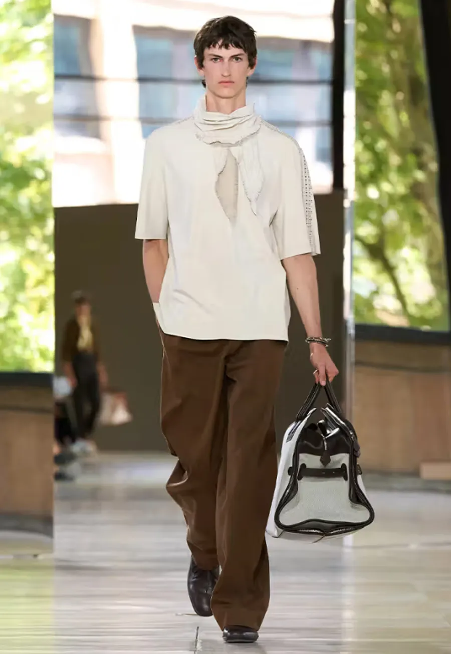 Hermès Menswear Xuân/Hè 2026: Khi sự lặng thầm lên tiếng giữa kinh đô thời trang