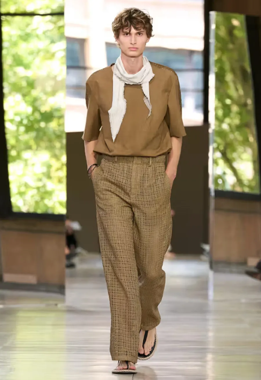 Hermès Menswear Xuân/Hè 2026: Khi sự lặng thầm lên tiếng giữa kinh đô thời trang