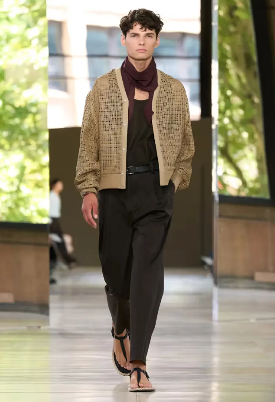 Hermès Menswear Xuân/Hè 2026: Khi sự lặng thầm lên tiếng giữa kinh đô thời trang