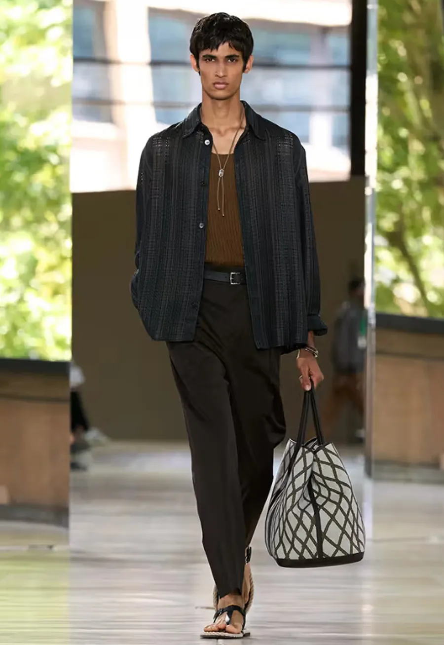 Hermès Menswear Xuân/Hè 2026: Khi sự lặng thầm lên tiếng giữa kinh đô thời trang